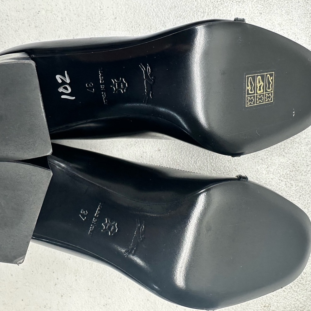 Elegant Burgundy Heels with Silver Accents - Picture 9 of 9